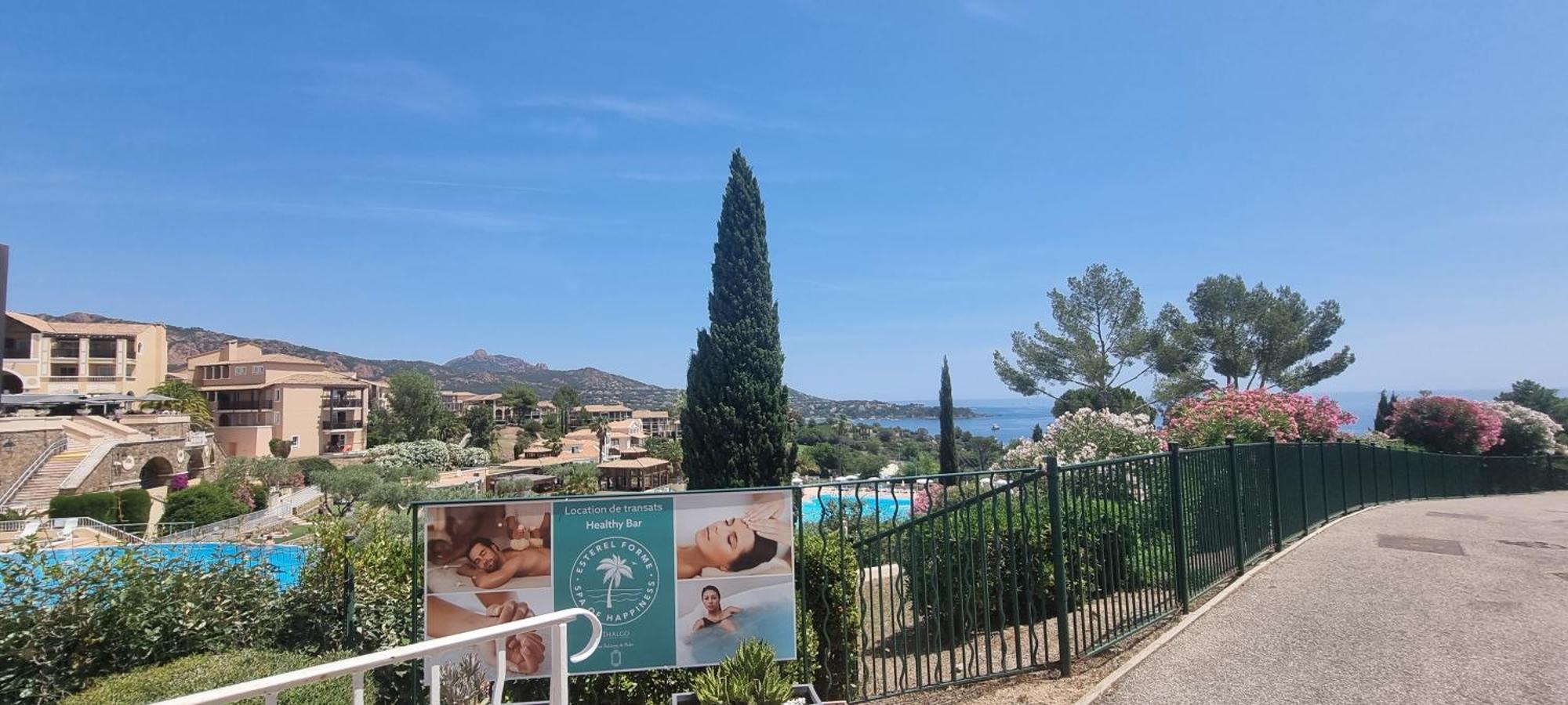 Agay Cap Esterel Village Allee Fleurs - F2 Clim Vue Golf Et Mer - Grande Terrasse Plein Sud Saint-Raphaël 외부 사진