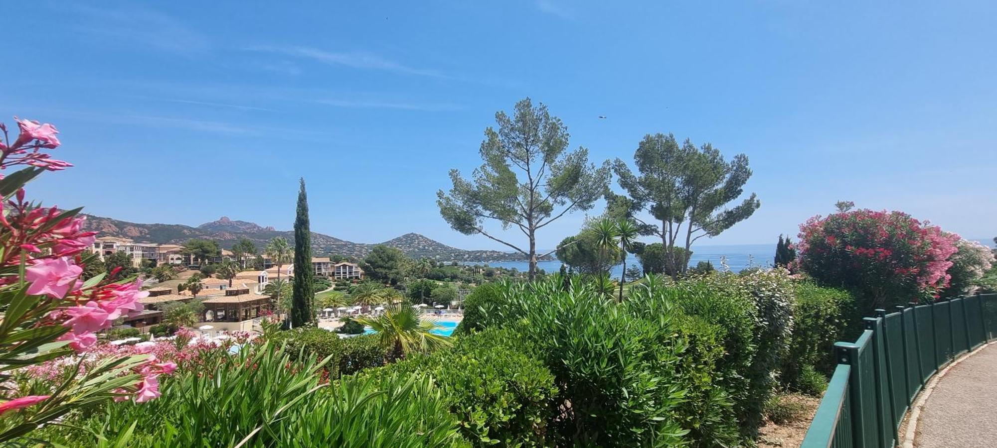 Agay Cap Esterel Village Allee Fleurs - F2 Clim Vue Golf Et Mer - Grande Terrasse Plein Sud Saint-Raphaël 외부 사진